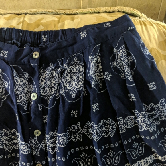 Xhilaration patterned skirt with buttons down fron - Picture 2 of 4